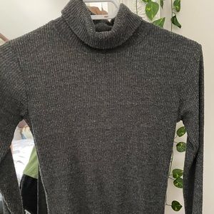 BRANDY MELVILLE TURTLENECK